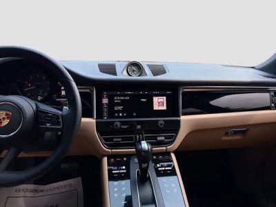 2023 Porsche Macan — photo 19 view