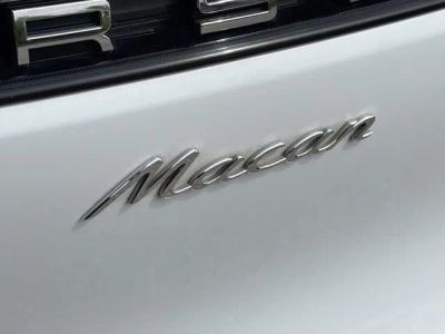 2023 Porsche Macan — photo 11 view