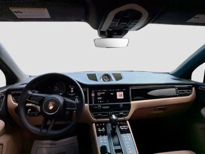 2023 Porsche Macan — photo 16 view