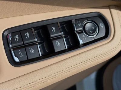 2023 Porsche Macan — photo 23 view