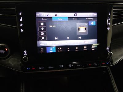 2024 Jeep Wagoneer L — photo 13 view