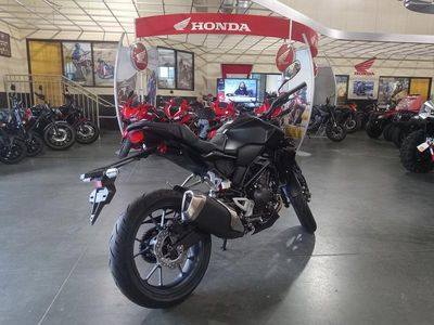 2025 Honda CB300R - Photo 6