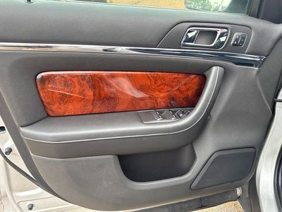 2014 Lincoln MKS — interior view