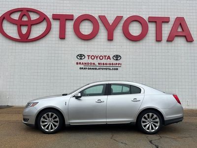 2014 Lincoln MKS — side profile view