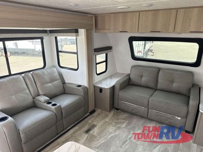 2025 Dutchmen RV Kodiak Ultimate - Photo 18