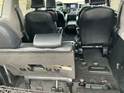 2018 Toyota Sienna — photo 11 view