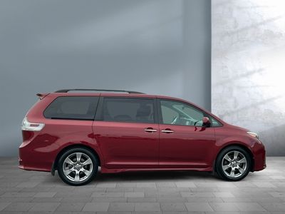2018 Toyota Sienna — interior view