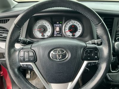 2018 Toyota Sienna — photo 9 view