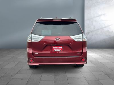 2018 Toyota Sienna — side profile view
