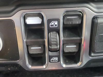 2023 Jeep Wrangler — photo 25 view