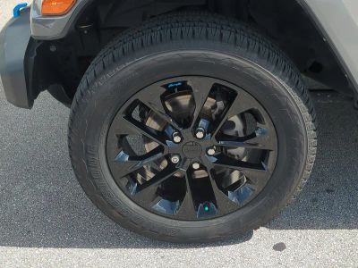 2023 Jeep Wrangler — photo 11 view
