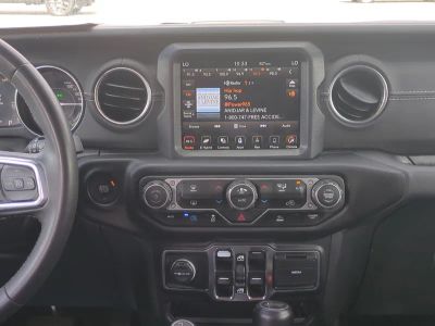 2023 Jeep Wrangler — photo 18 view