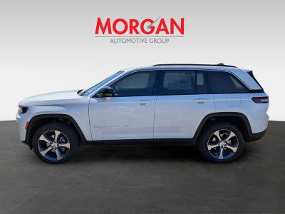 2026 Jeep Grand Cherokee — engine compartment view