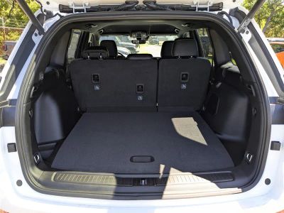 2026 Jeep Grand Cherokee — photo 12 view
