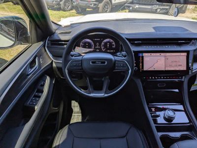 2026 Jeep Grand Cherokee — photo 17 view