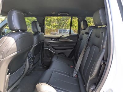 2026 Jeep Grand Cherokee — photo 14 view