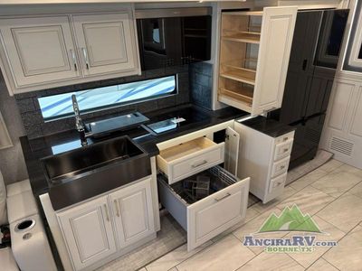 2026 Fleetwood RV Discovery LXE - Photo 11