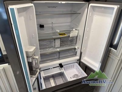 2026 Fleetwood RV Discovery LXE - Photo 12