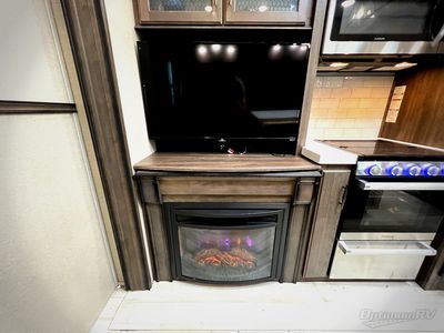 2022 Grand Design Solitude S-Class - Photo 10