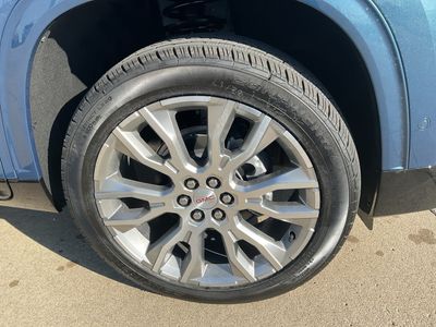2026 GMC Acadia — photo 16 view