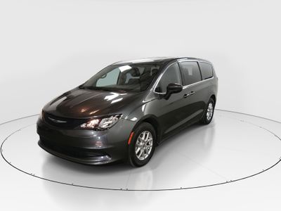 2022 Chrysler Voyager - Photo 3