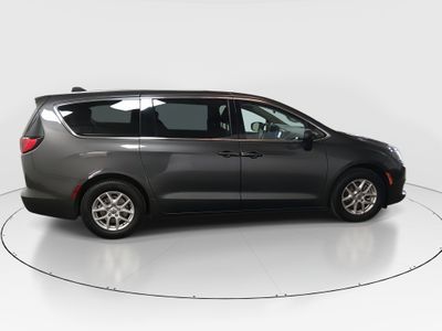2022 Chrysler Voyager - Photo 8
