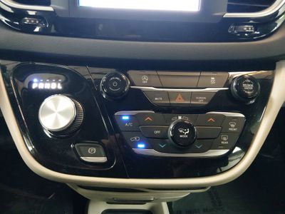 2022 Chrysler Voyager - Photo 19