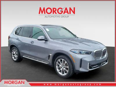 2025 BMW X5 sDrive40i in Gray Metallic — front three-quarter view
