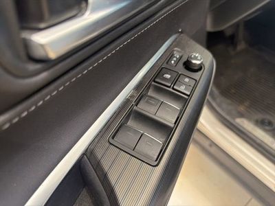 2024 Toyota Venza LE - Photo 12