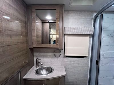 2022 Entegra QWEST - Photo 16