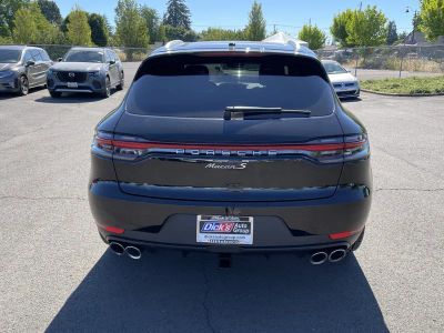 2019 Porsche Macan — interior view