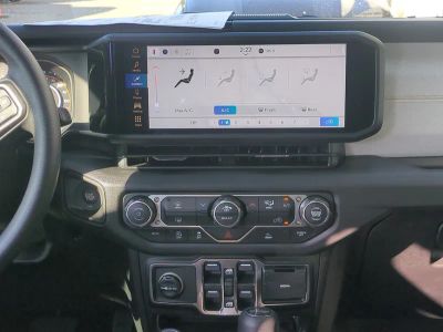 2026 Jeep Wrangler — photo 20 view