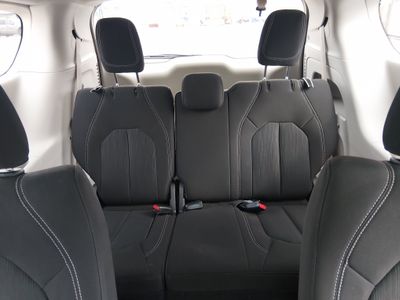 2023 Chrysler Voyager - Photo 17