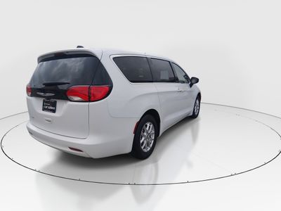 2023 Chrysler Voyager - Photo 7