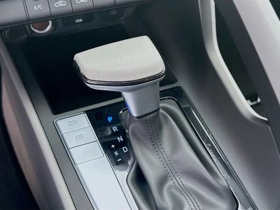 2026 Hyundai ELANTRA — photo 13 view