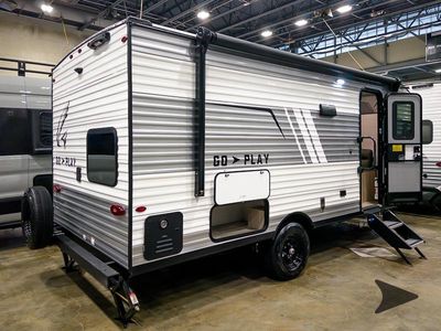 2026 Wayfinder RV Go Play — rear three-quarter view