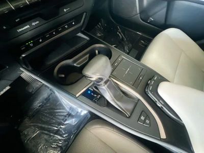 2019 Lexus UX — photo 25 view