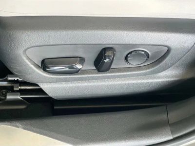 2019 Lexus UX — photo 13 view