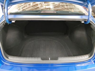 2024 Hyundai Elantra — photo 11 view