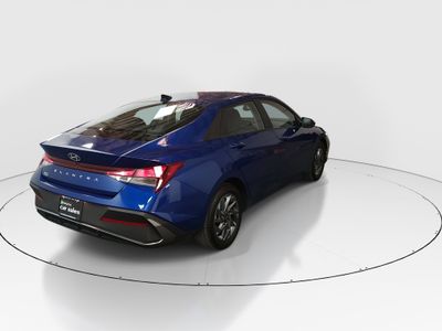 2024 Hyundai Elantra — photo 7 view