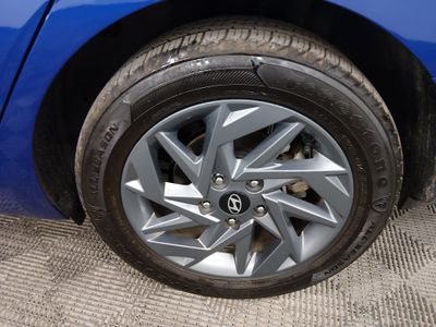 2024 Hyundai Elantra — photo 10 view