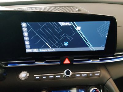 2024 Hyundai Elantra — photo 17 view