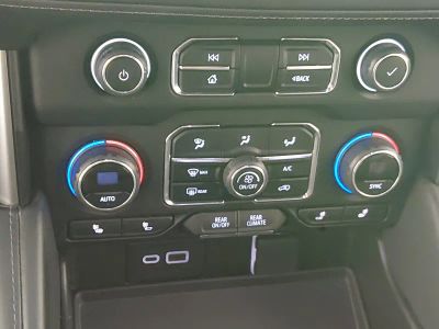 2024 Chevrolet Suburban - Photo 19