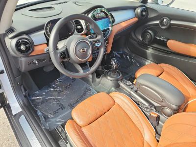 2024 MINI Hardtop 2 Door — photo 15 view