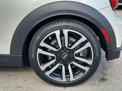 2024 MINI Hardtop 2 Door — photo 9 view