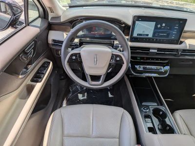 2023 Lincoln Corsair — photo 18 view