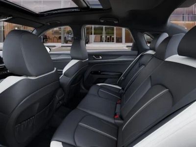 2025 Kia K5 — photo 18 view