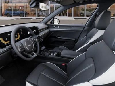 2025 Kia K5 — photo 17 view
