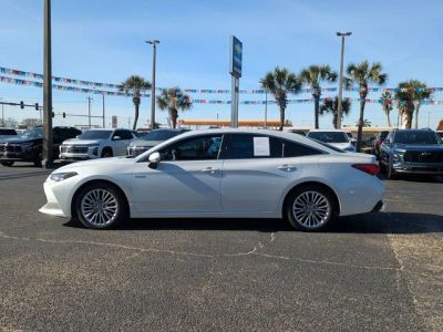 2021 Toyota Avalon Hybrid - Photo 2
