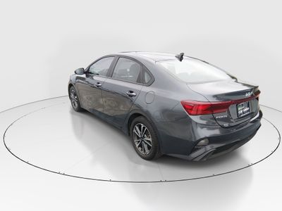 2024 Kia Forte - Photo 5
